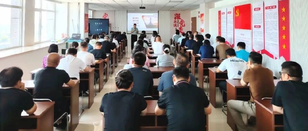 凝心聚力 危中尋機 逆勢而成——華鼎偉業召開2025年上半年工作總結會